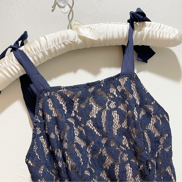 DRESS FORUM LOS ANGELES Women’s Navy Blue Lace Overlay Dress Grosgrain Trim Sz S - Picture 3 of 10